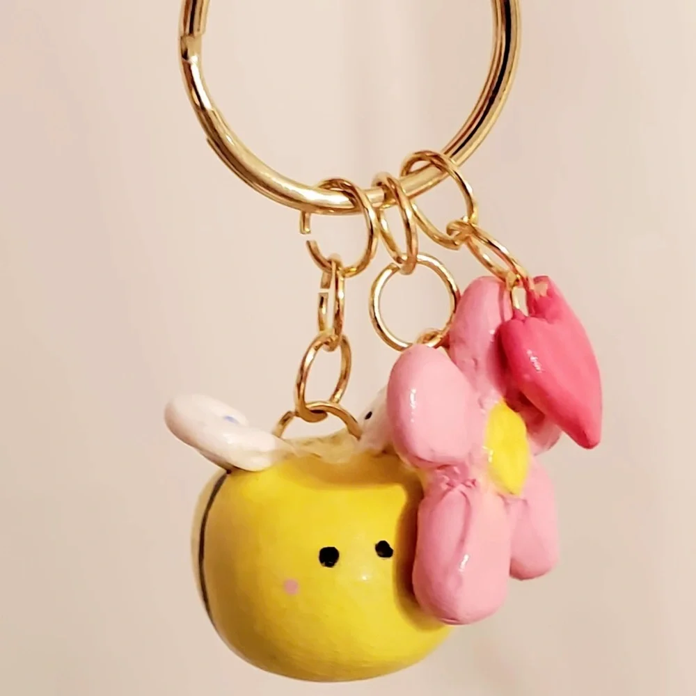 Gold Kawaii Bee Keychain - Picture 5 of 5